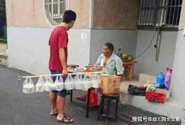 大学室友吃瓜视频,大学生活里的欢乐瞬间