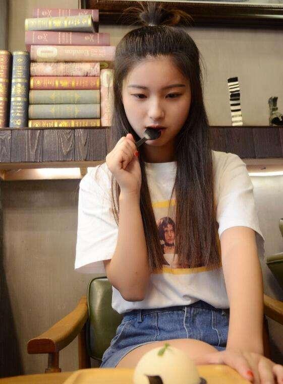 婷婷与直男吃瓜小视频,一场吃瓜小视频引发的趣味对话