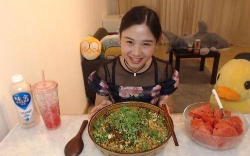 吃瓜面的视频的主播有哪些,揭秘热门主播背后的故事