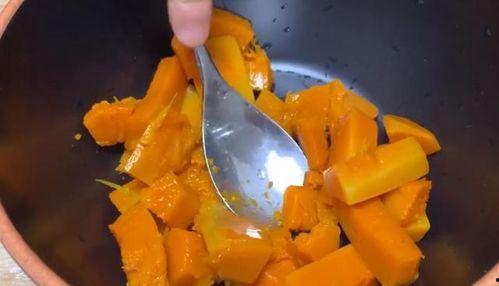 瓜如何吃更更美味视频讲解,视频揭秘美味瓜果的吃法技巧