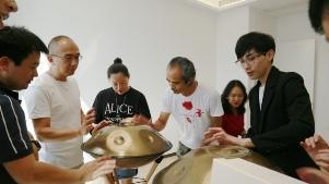 重庆音乐老师吃瓜视频播放,网络热议不断