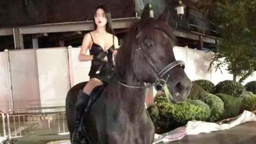 詹娜骑马吃瓜视频播放,视频播放量爆表，网友热议不已