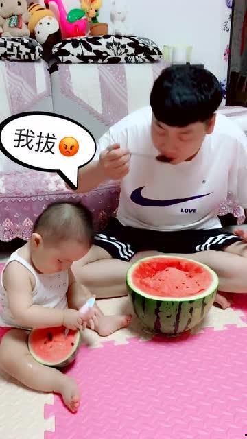 宝宝吃小瓜视频在线观看,萌趣瞬间在线放送